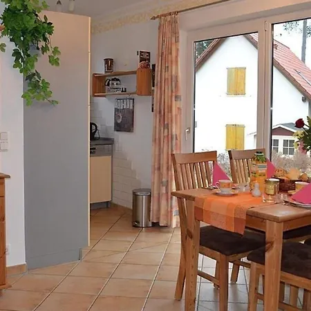 Grosse Mit Garten Und Seeblick