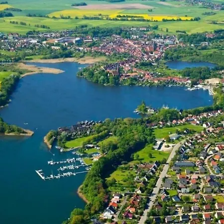 Grosse Mit Garten Und Seeblick Apartment Marienfelde